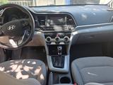 Hyundai Elantra 2019 года за 4 500 000 тг. в Жанаозен – фото 3