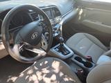 Hyundai Elantra 2019 года за 4 500 000 тг. в Жанаозен – фото 2