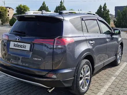 Toyota RAV4 2017 года за 12 700 000 тг. в Актау – фото 2