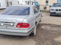 Mercedes-Benz E 230 1997 годаүшін2 600 000 тг. в Атбасар – фото 3