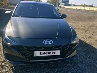 Hyundai Elantra, 2022