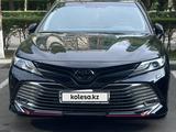 Toyota Camry 2019 года за 14 700 000 тг. в Астана – фото 2