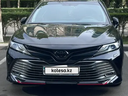 Toyota Camry 2019 года за 14 700 000 тг. в Астана – фото 2