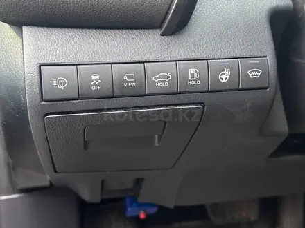 Toyota Camry 2019 года за 14 700 000 тг. в Астана – фото 25