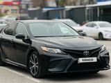 Toyota Camry 2020 года за 11 150 000 тг. в Алматы