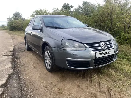 Volkswagen Jetta 2005 года за 3 800 000 тг. в Степногорск – фото 2