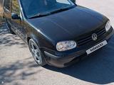 Volkswagen Golf 2001 года за 1 950 000 тг. в Караганда – фото 2