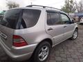 Mercedes-Benz ML 320 2000 годаfor4 000 000 тг. в Ушарал – фото 2