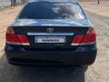 Toyota Camry 2004 года за 3 600 000 тг. в Атырау – фото 9