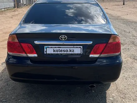 Toyota Camry 2004 года за 3 600 000 тг. в Атырау – фото 9