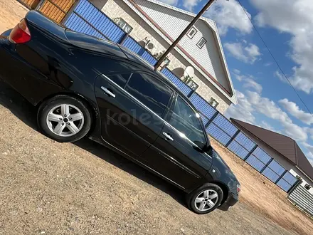 Toyota Camry 2004 года за 3 600 000 тг. в Атырау – фото 10