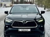 Toyota Highlander 2023 года за 32 000 000 тг. в Астана – фото 2