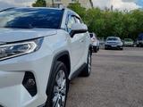 Toyota RAV4 2021 года за 15 900 000 тг. в Астана – фото 5