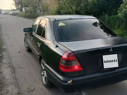 Mercedes-Benz C 240 1997 года за 1 800 000 тг. в Петропавловск – фото 8