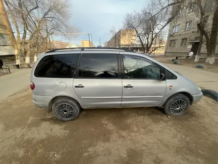 Volkswagen Sharan 1996 года за 1 800 000 тг. в Байконыр – фото 6