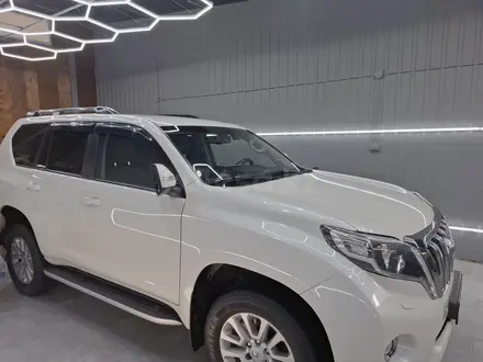 Toyota Land Cruiser Prado 2017 года за 26 166 000 тг. в Актау – фото 4