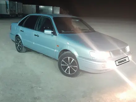 Volkswagen Passat 1994 года за 1 900 000 тг. в Актау – фото 2