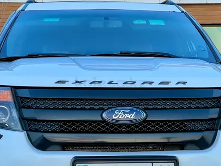 Ford Explorer 2014 года за 11 800 000 тг. в Актау – фото 2
