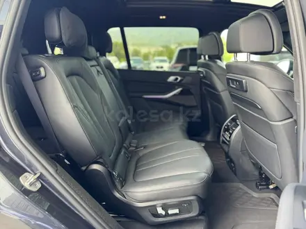 BMW X7 XDrive 40i 2021 года за 40 999 000 тг. в Алматы – фото 18