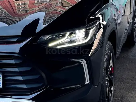 Chevrolet Tracker 2023 года за 6 550 000 тг. в Караганда – фото 5