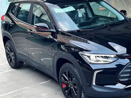 Chevrolet Tracker 2023 года за 6 550 000 тг. в Караганда – фото 2