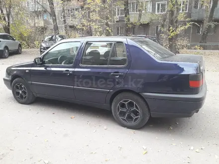 Volkswagen Vento 1996 года за 2 100 000 тг. в Караганда – фото 8