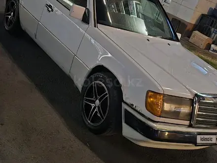 Mercedes-Benz E 230 1992 года за 2 200 000 тг. в Туркестан – фото 3