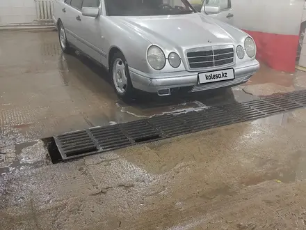 Mercedes-Benz E 230 1995 года за 2 500 000 тг. в Астана – фото 6