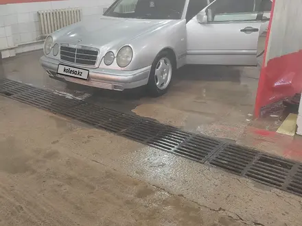 Mercedes-Benz E 230 1995 года за 2 500 000 тг. в Астана – фото 8