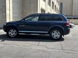 Volkswagen Touareg 2004 года за 4 500 000 тг. в Алматы – фото 4