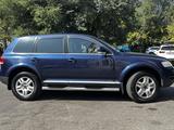 Volkswagen Touareg 2004 года за 4 500 000 тг. в Алматы – фото 3