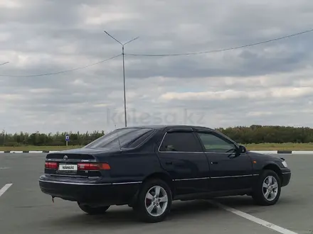 Toyota Camry 1997 года за 4 000 000 тг. в Усть-Каменогорск – фото 2