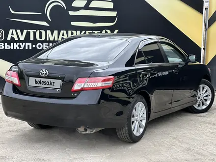 Toyota Camry 2010 года за 7 600 000 тг. в Атырау – фото 5