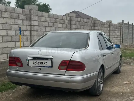 Mercedes-Benz E 320 1997 года за 4 000 000 тг. в Тараз – фото 2