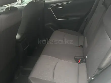 Toyota RAV4 2019 года за 14 200 000 тг. в Актобе – фото 4