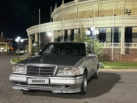 Mercedes-Benz C 180 1995 года за 1 200 000 тг. в Атырау – фото 2