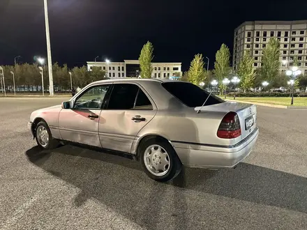 Mercedes-Benz C 180 1995 года за 1 200 000 тг. в Атырау – фото 3