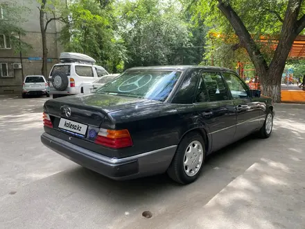 Mercedes-Benz E 230 1990 года за 2 150 000 тг. в Алматы – фото 11