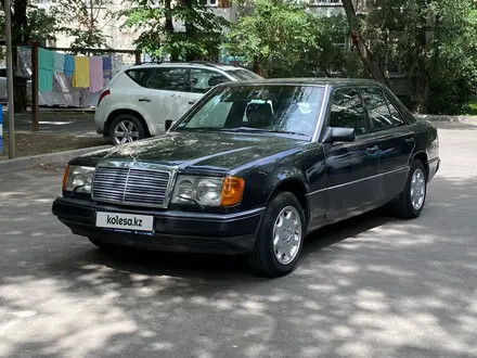 Mercedes-Benz E 230 1990 года за 2 150 000 тг. в Алматы