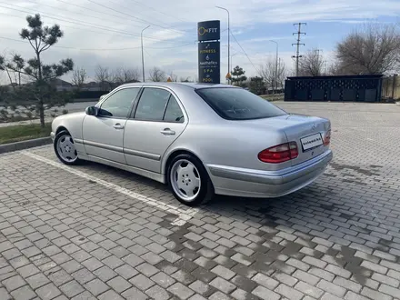 Mercedes-Benz E 320 2000 года за 3 950 000 тг. в Шымкент – фото 7