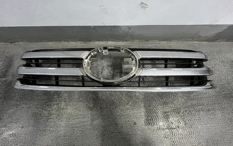 Решетка радиатора Toyota Hilux за 35 000 тг. в Алматы