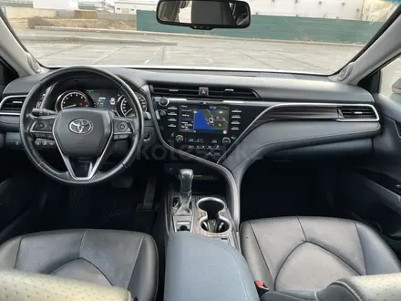 Toyota Camry 2018 года за 14 900 000 тг. в Актау – фото 16