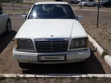 Mercedes-Benz E 260 1992 года за 1 900 000 тг. в Астана – фото 2