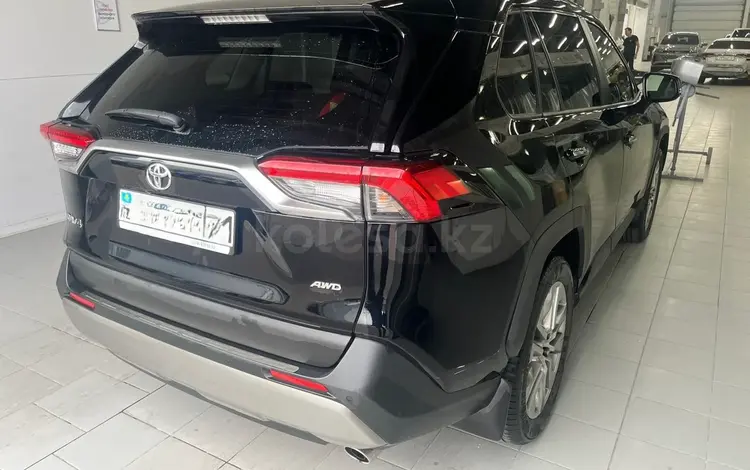 Бампер задний Toyota RAV4. Б/у за 18 252 тг. в Астана