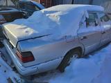 Mercedes-Benz E 200 1989 года за 550 000 тг. в Актобе – фото 2