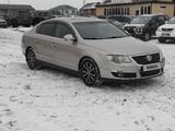 Volkswagen Passat 2005 года за 3 500 000 тг. в Уральск – фото 3