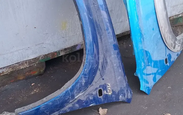 Передние крылья на Toyota RAV-4 второго поколения привозные за 30 000 тг. в Алматы