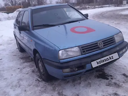 Volkswagen Vento 1993 года за 890 000 тг. в Уральск – фото 2