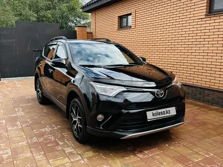 Toyota RAV4 2018 года за 12 500 000 тг. в Актобе