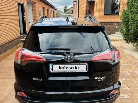 Toyota RAV4 2018 года за 12 500 000 тг. в Актобе – фото 5